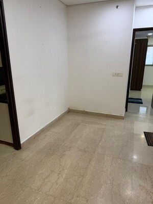 Room in 2 BHK Apartment at Lodha Venezia, Parel – for Rent