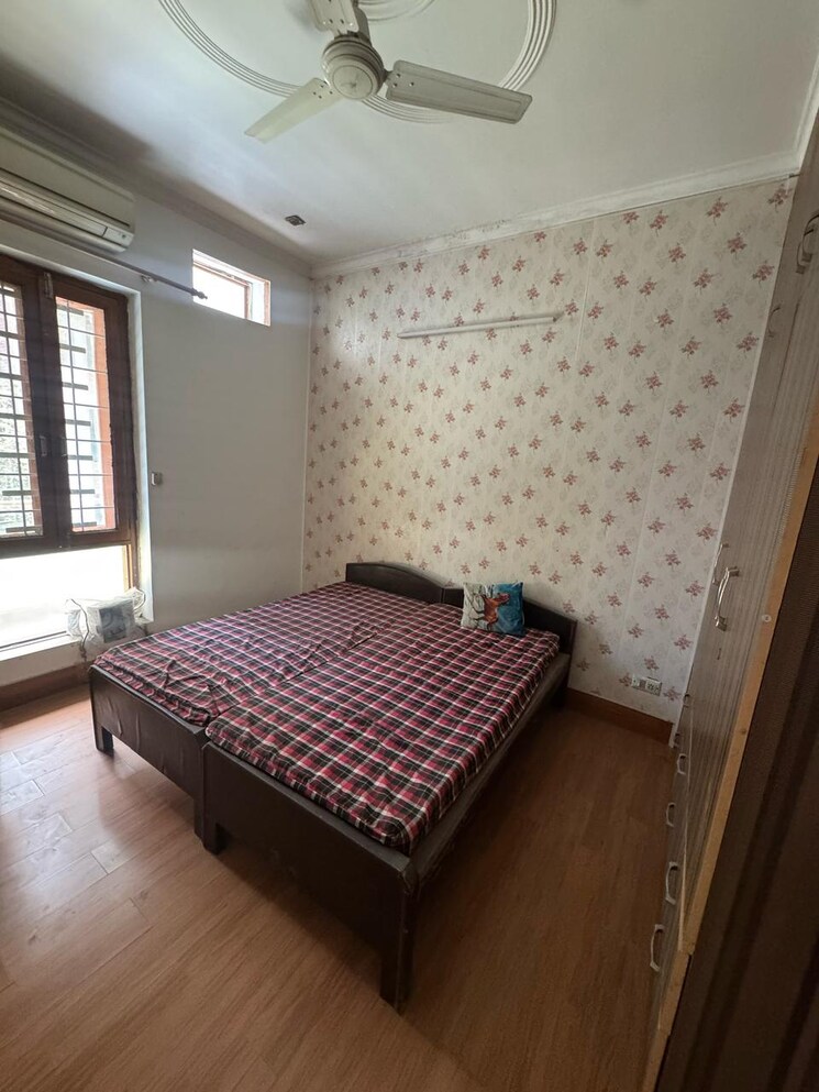 Bedroom, sector 20 3 Bedroom 250 Sq.Mt. Builder Floor In Sector 20 Noida 9486975