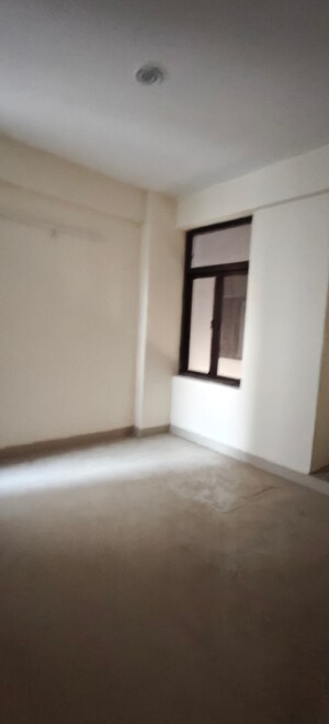Room in 3 BHK Apartment at Amolik Sankalp, Sector 85 – for Rent