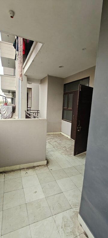 Room in 3 BHK Apartment at Amolik Sankalp, Sector 85 – for Rent