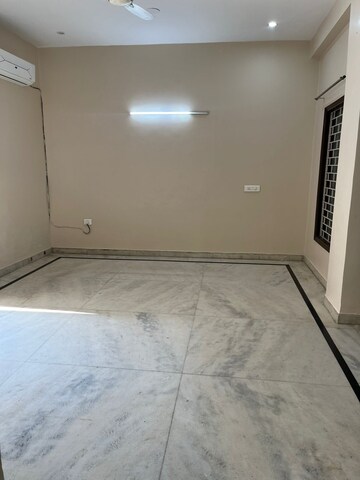Room in 2 BHK Builder Floor at Sector 45 – for Rent