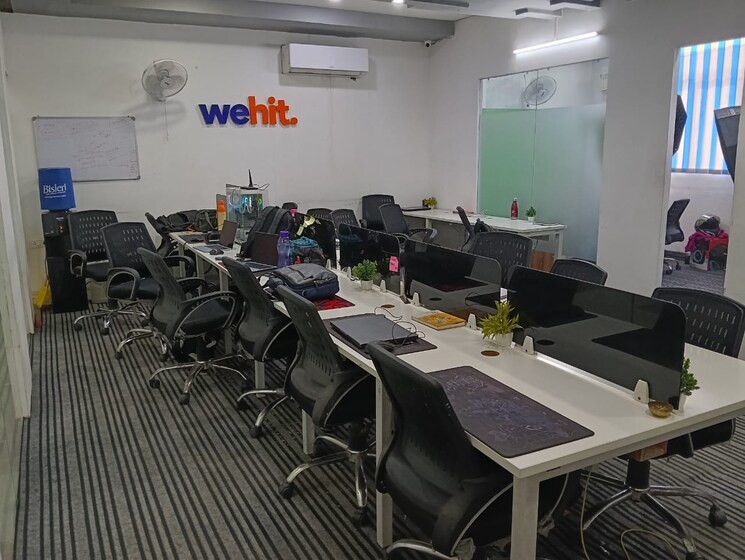 Team Area, sector 63 Commercial Office Space 1000 Sq.Ft. In Sector 63 Noida 9487102