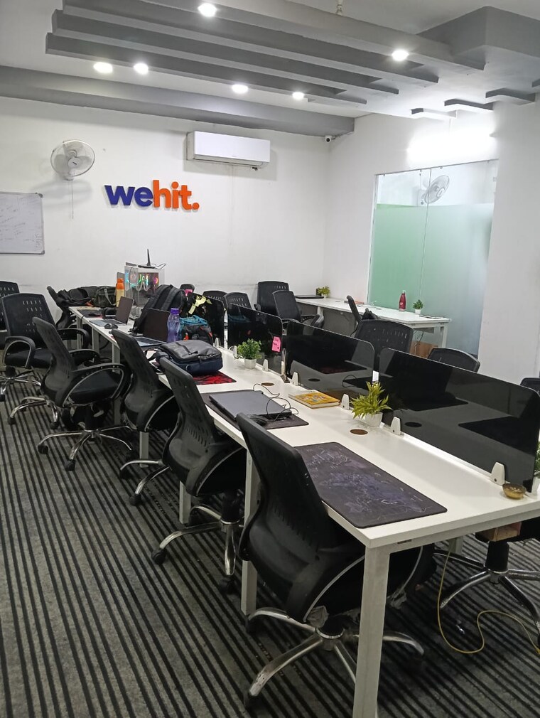 Team Area, sector 63 Commercial Office Space 1000 Sq.Ft. In Sector 63 Noida 9487102