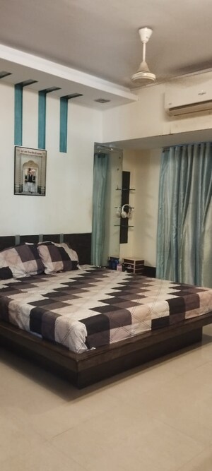 Bedroom in 2 BHK Apartment at Windsor Tower, Andheri West – for Rent