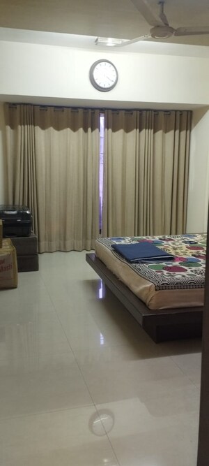 Bedroom in 2 BHK Apartment at Windsor Tower, Andheri West – for Rent
