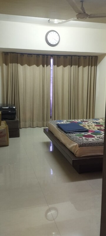 Bedroom in 2 BHK Apartment at Windsor Tower, Andheri West – for Rent