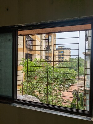 Room in 1 BHK Apartment at Kalwa – for Sale