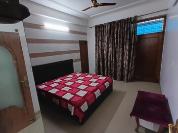 Bedroom in 3 BHK Builder Floor at Sector 45 – for Rent