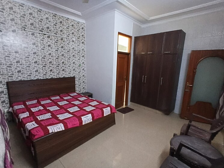 Bedroom, sector 45 3 Bedroom 250 Sq.Yd. Builder Floor In Sector 45 Gurgaon 9487224
