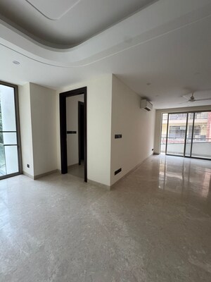 Room in 3 BHK Builder Floor at Sector 42 – for Rent