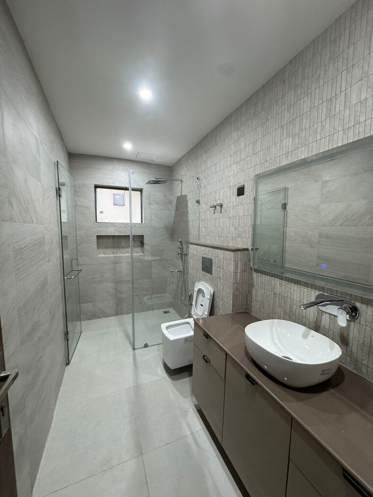 Bathroom, sector 42 3 Bedroom 263 Sq.Yd. Builder Floor In Sector 42 Gurgaon 9487260
