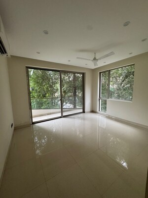 Room in 3 BHK Builder Floor at Sector 42 – for Rent