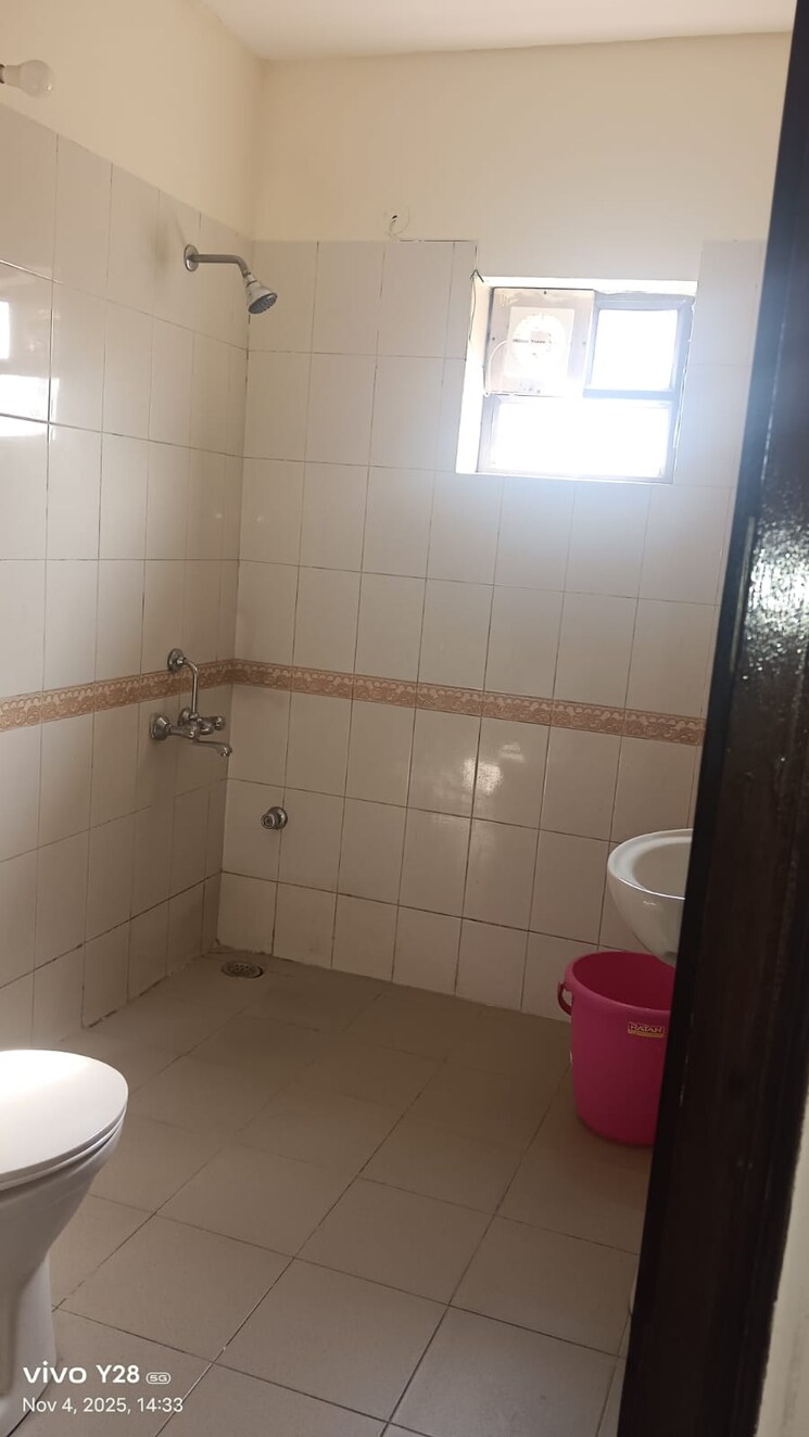 Bathroom, ardee-city-palm-grove-heights 3 Bedroom 1800 Sq.Ft. Builder Floor In Sector 52 Gurgaon 9487280