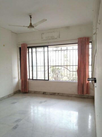 Room in 3 BHK Apartment at Swami Tower, Chembur – for Rent