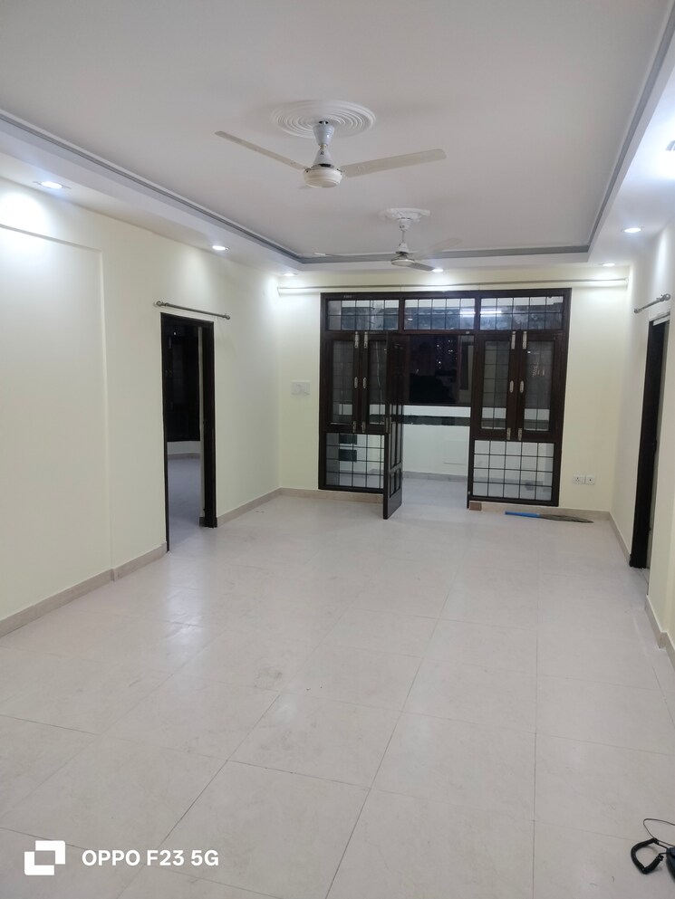 Room, gomti nagar 3 Bedroom 1785 Sq.Ft. Apartment In Gomti Nagar Lucknow 9487357
