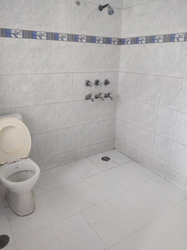 Bathroom, east of kailash 2 Bedroom 300 Sq.Yd. Builder Floor In East Of Kailash Delhi 9487371
