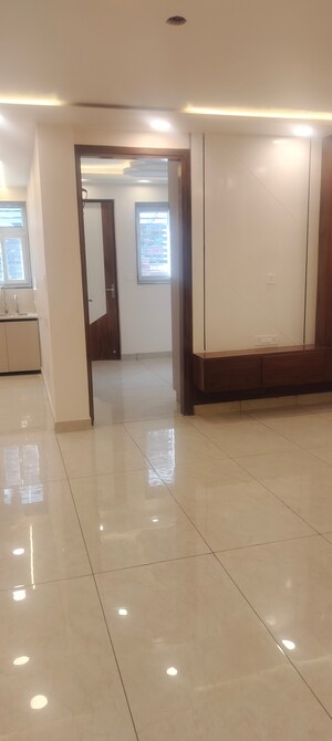 Room in 3 BHK Apartment at Janakpuri – for Sale