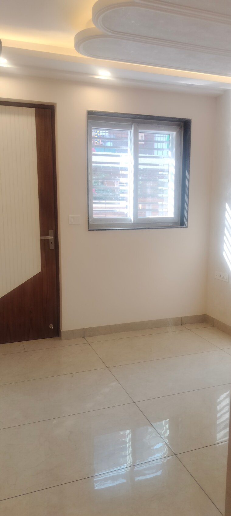 Room, janakpuri 3 Bedroom 100 Sq.Yd. Apartment In Janakpuri Delhi 9487406
