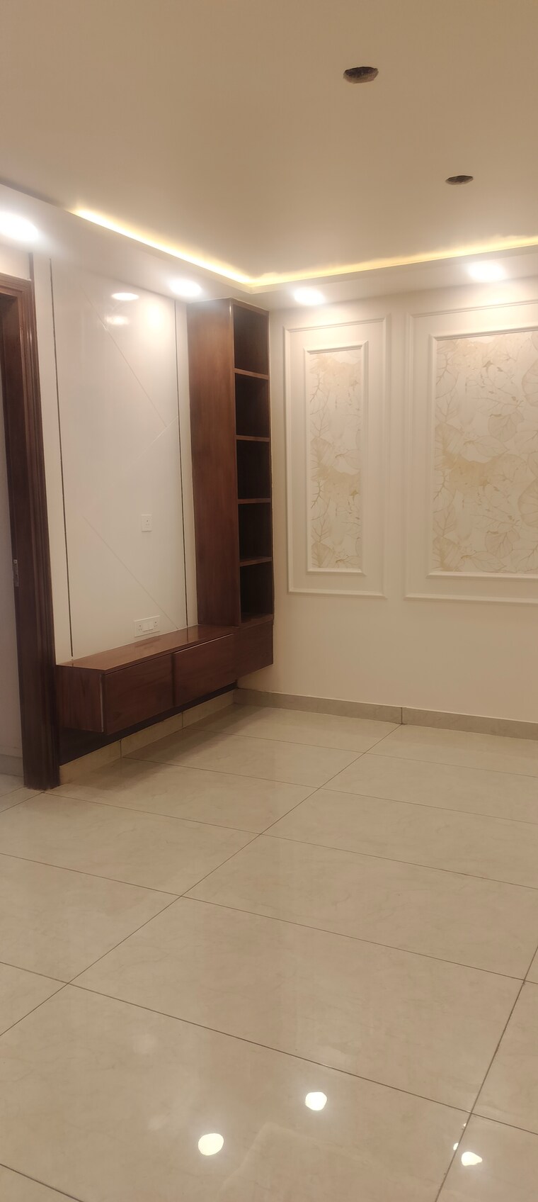 Room, janakpuri 3 Bedroom 100 Sq.Yd. Apartment In Janakpuri Delhi 9487406