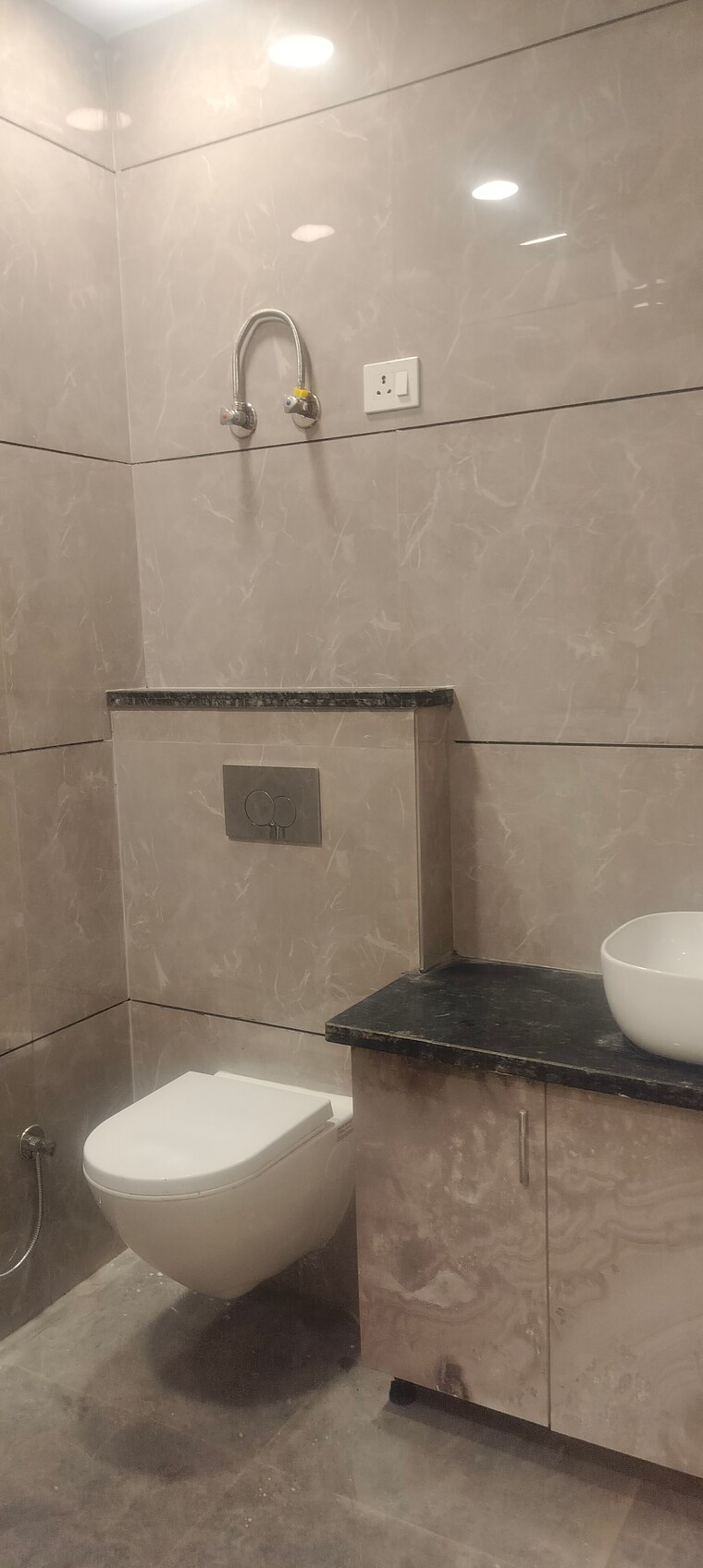 Bathroom, janakpuri 3 Bedroom 100 Sq.Yd. Apartment In Janakpuri Delhi 9487406