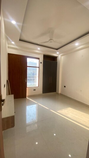 Room in 3 BHK Builder Floor at Fidato Honour Homes, Sector 89 – for Sale