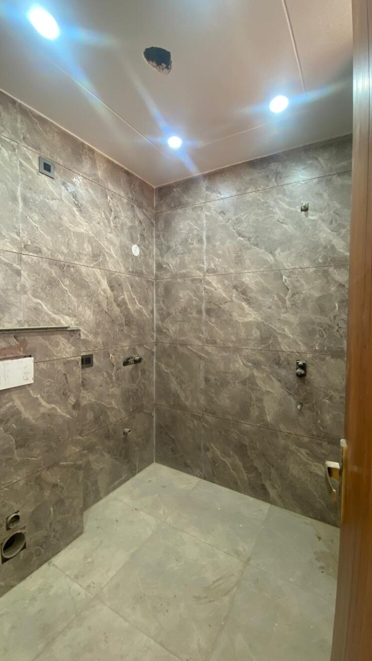 Bathroom, fidato-honour-homes 3 Bedroom 133 Sq.Yd. Builder Floor In Sector 89 Faridabad 9487440