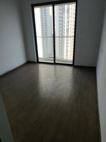 Room in 2 BHK Apartment at Risland The Icon, Dhokali – for Rent