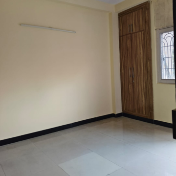 Room in 1 BHK Builder Floor at Gyan Khand I – for Rent