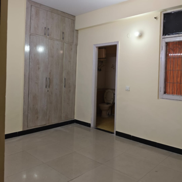 Room in 1 BHK Builder Floor at Gyan Khand I – for Rent