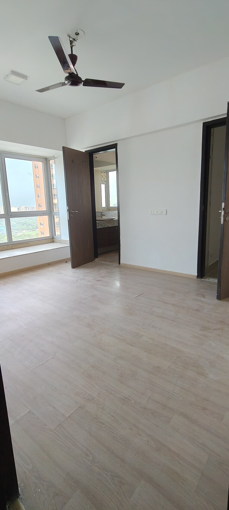 Room, db-woods 3 Bedroom 1550 Sq.Ft. Apartment In Goregaon East Mumbai 9487454