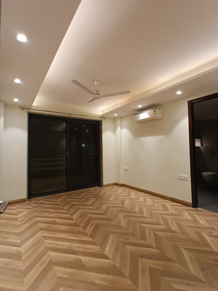 Room, huda-cghs 4 Bedroom 500 Sq.Yd. Builder Floor In Sector 56 Gurgaon 9487493