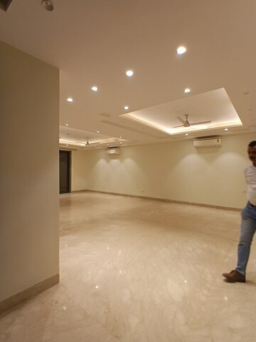 Room in 4 BHK Builder Floor at Huda CGHS, Sector 56 – for Rent