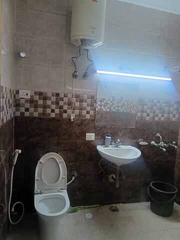 Attached Bathroom in 1.5 BHK Builder Floor at RWA Apartments Sector 70, Sector 70 – for Rent