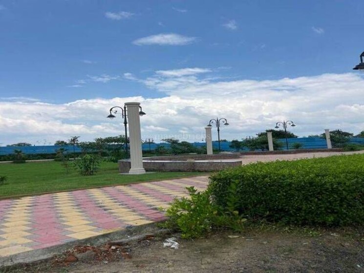 Garden, amolik-aster-woods  180 Sq.Yd. Plot In Sector 98 Faridabad 9487479