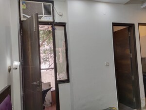 Furnished Amenities in 1 RK Builder Floor at Queens Plaza, Sector 43 – for Rent