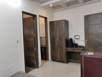 Living Room in 1 RK Builder Floor at Queens Plaza, Sector 43 – for Rent