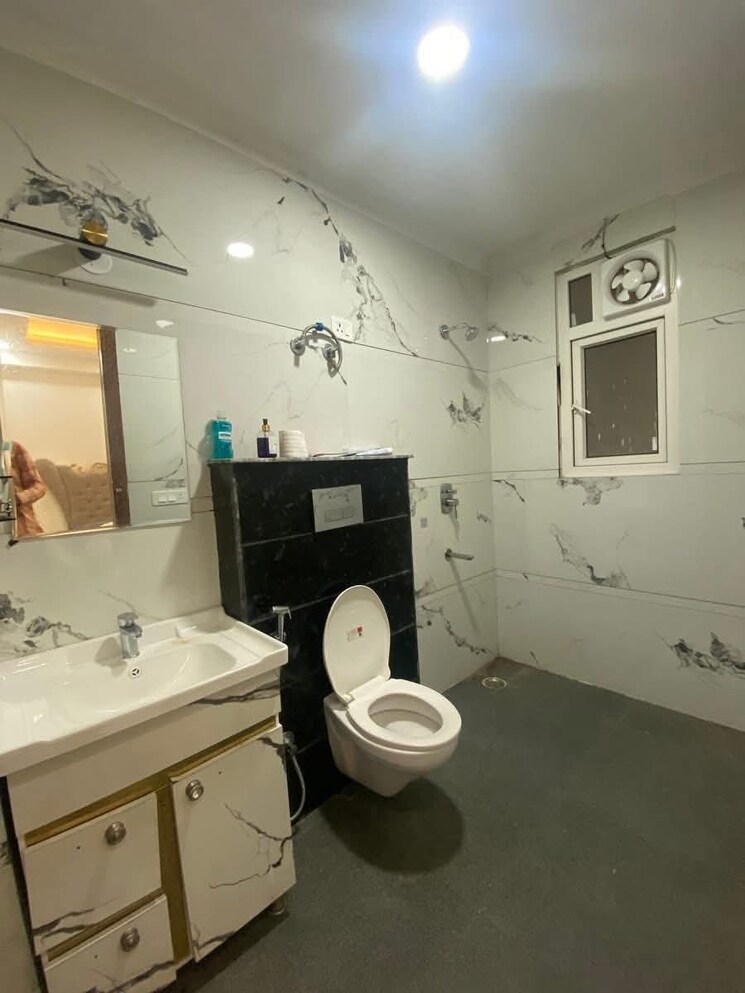 Attached Bathroom, saket 1 Bedroom 700 Sq.Ft. Apartment In Saket Delhi 9487525