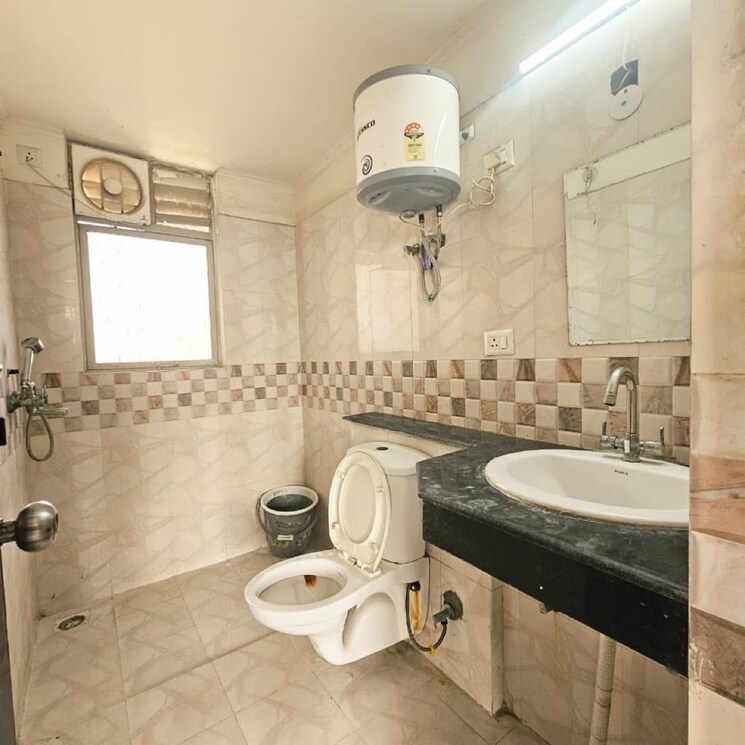 Bathroom, maxblis-white-house-ii 3 Bedroom 1500 Sq.Ft. Apartment In Sector 75 Noida 9487544