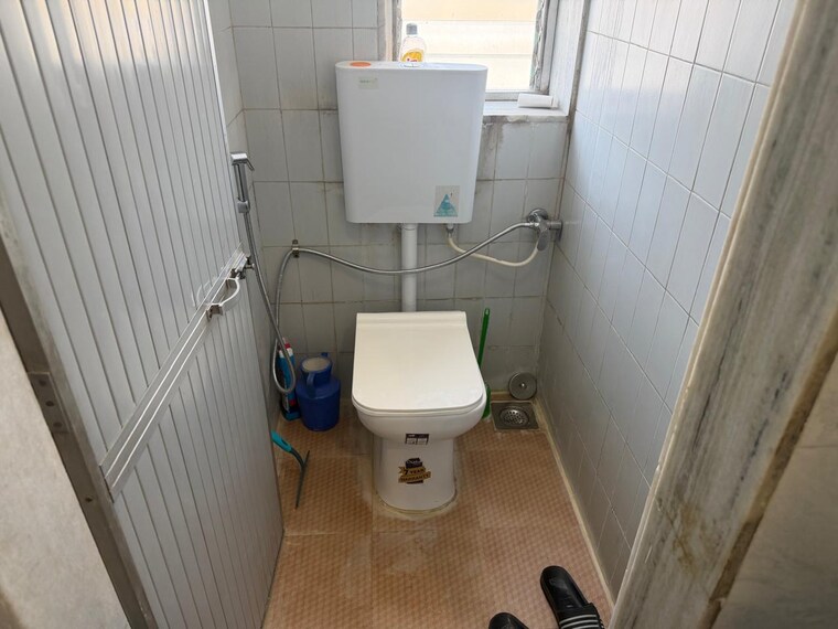 Bathroom, zenith-chs-andheri-east 2 Bedroom 600 Sq.Ft. Apartment In Andheri East Mumbai 9487574