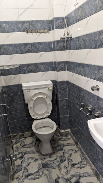 Bathroom in 1 BHK Builder Floor at Mayur Vihar Phase 1 – for Sale