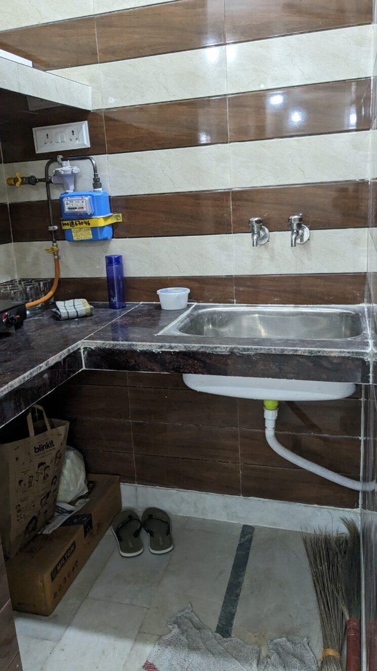 Kitchen, mayur vihar phase 1 1 Bedroom 450 Sq.Ft. Builder Floor In Mayur Vihar Phase 1 Delhi 9487595