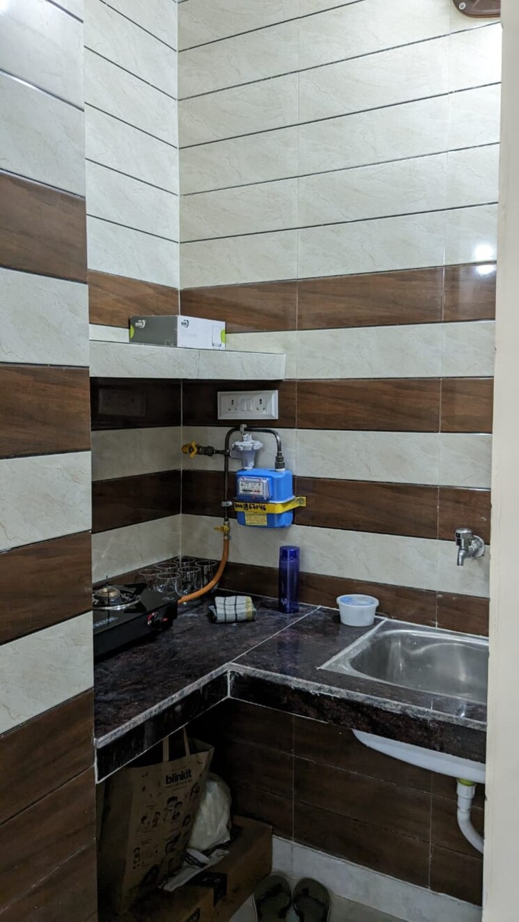 Kitchen, mayur vihar phase 1 1 Bedroom 450 Sq.Ft. Builder Floor In Mayur Vihar Phase 1 Delhi 9487595