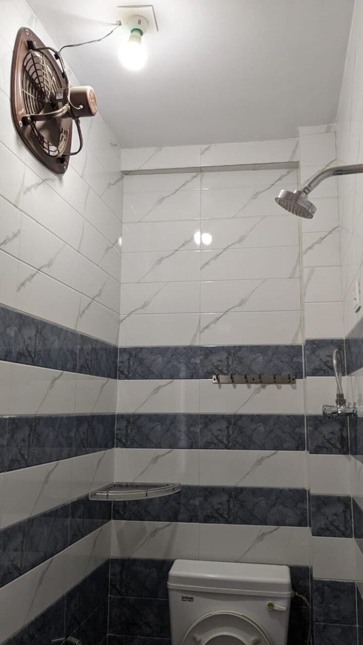 Bathroom, mayur vihar phase 1 1 Bedroom 450 Sq.Ft. Builder Floor In Mayur Vihar Phase 1 Delhi 9487595