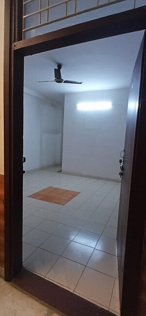 Room in 1 BHK Builder Floor at Mayur Vihar Phase 1 – for Rent