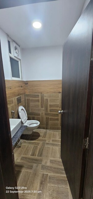 Bathroom in 3 BHK Apartment at Shankar Nagar – for Rent