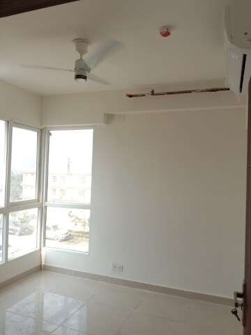 Room in 2 BHK Apartment at Signature Global Prime, Sector 63a – for Rent