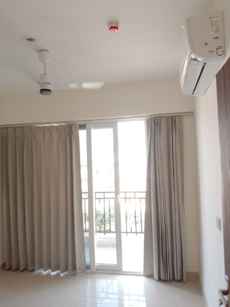 Room, signature-global-prime 2 Bedroom 834 Sq.Ft. Apartment In Sector 63a Gurgaon 9487689