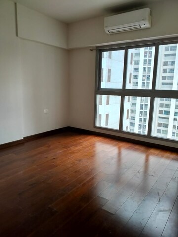 Room in 2 BHK Apartment at Piramal Vaikunth, Balkum Pada – for Rent