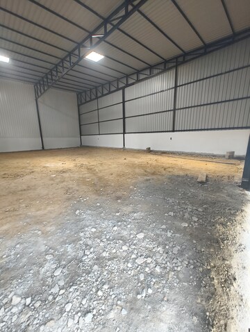 Room in  Warehouse at Mansarovar Extension – for Rent