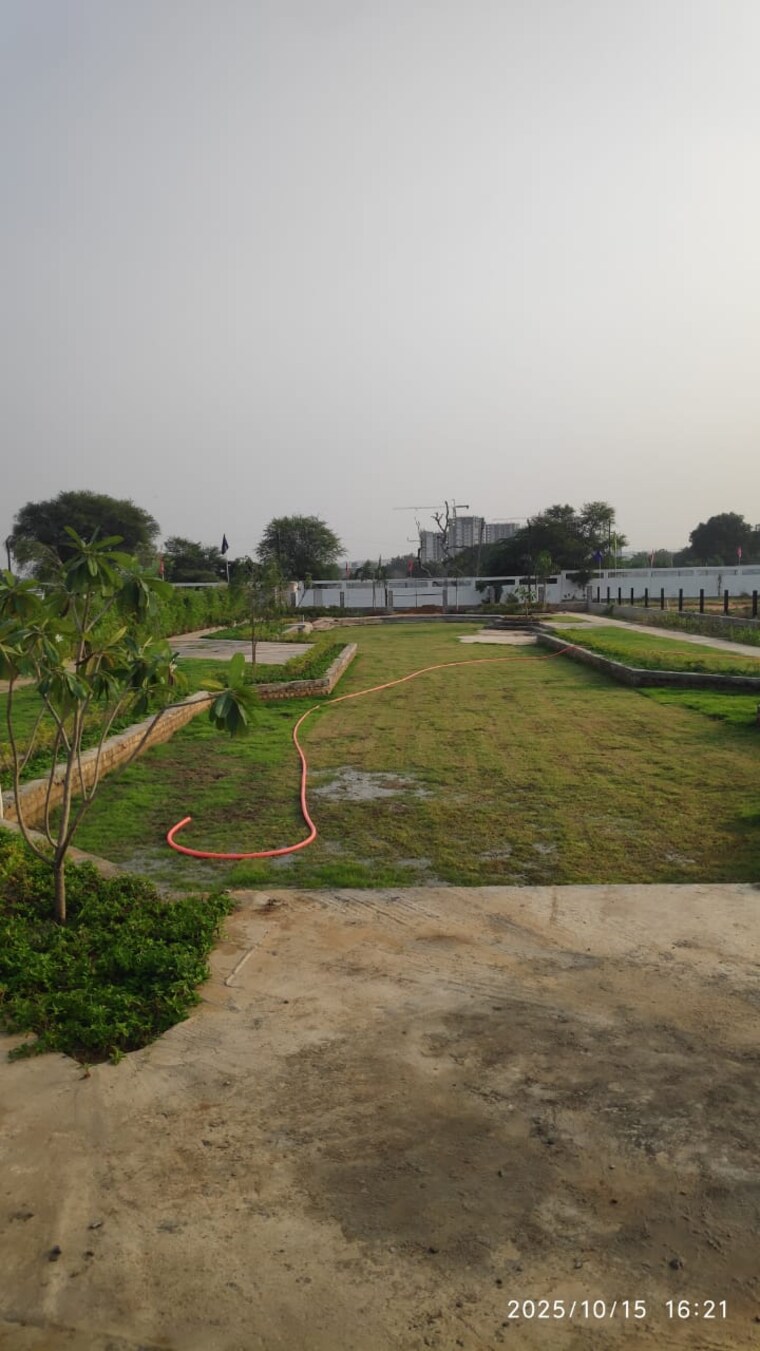 Garden, supertech-sambhav-homes  120 Sq.Yd. Plot In Sohna Sector 17 Gurgaon 9487754